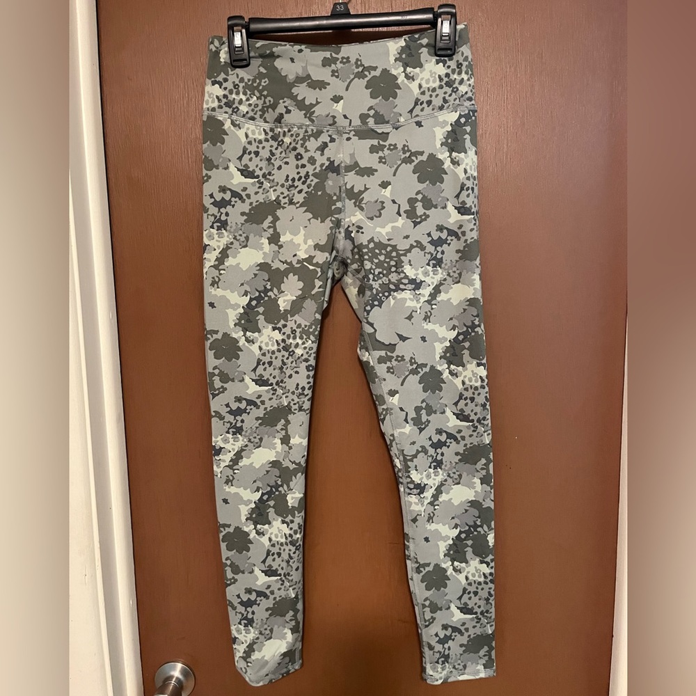 Maurices Green Floral/Camo Ultra High Rise Leggings Active Womens L EUC